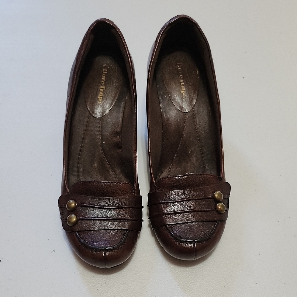 EUC Sz7.5 BareTraps Brown Leather Pumps